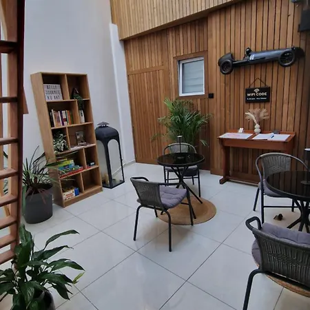 Au Bat Zen Bed and breakfast 3*